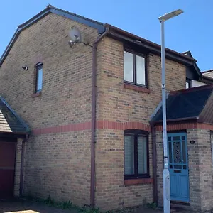 https://cf10-house-cardiff-city-centre.cardiffhotelswales.com
