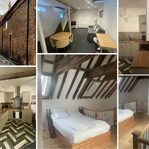 https://loaf-2-at-the-old-granary-converted-town-centre-barn.yorkshirehotels.net